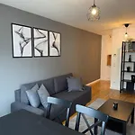 2Br, Danube, Central, U6 & S-Bahn - Axara Housing Brn 33