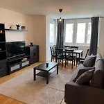 2Br, Danube, Central, U6 & S-Bahn - Axara Housing Brn 33