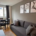 2Br, Danube, Central, U6 & S-Bahn - Axara Housing Brn 33