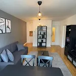 2Br, Danube, Central, U6 & S-Bahn - Axara Housing Brn 33